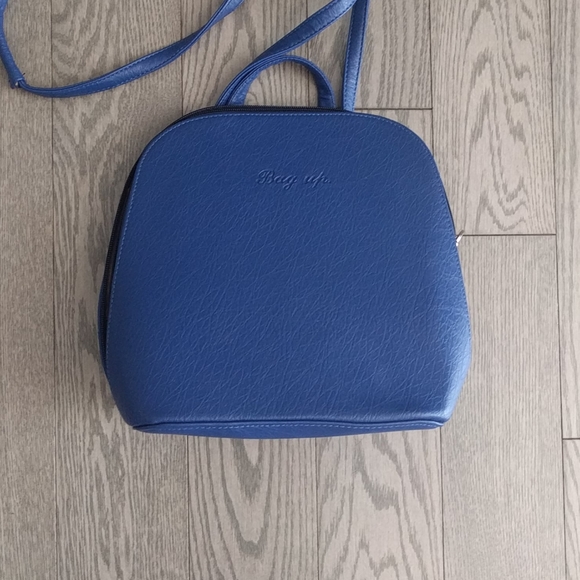 Nice faux leather bagpack 🍀💕🌸 - Picture 2 of 8